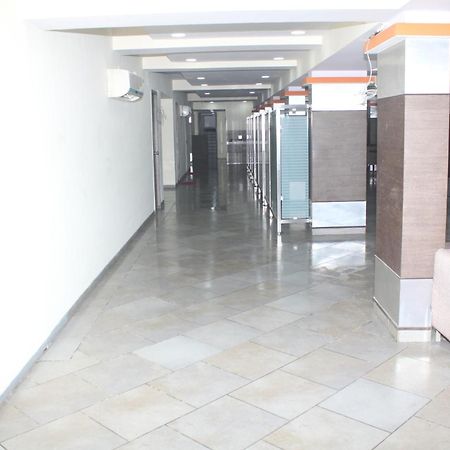 Hotel Western Court Boisar Bagian luar foto