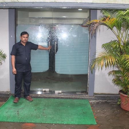 Hotel Western Court Boisar Bagian luar foto