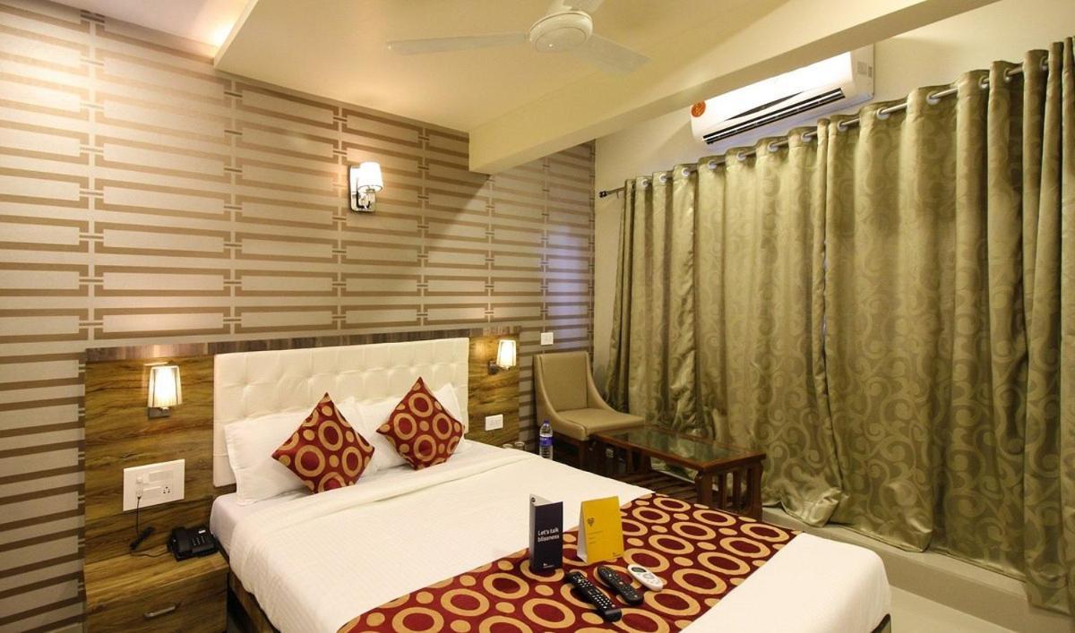 Hotel Western Court Boisar Bagian luar foto