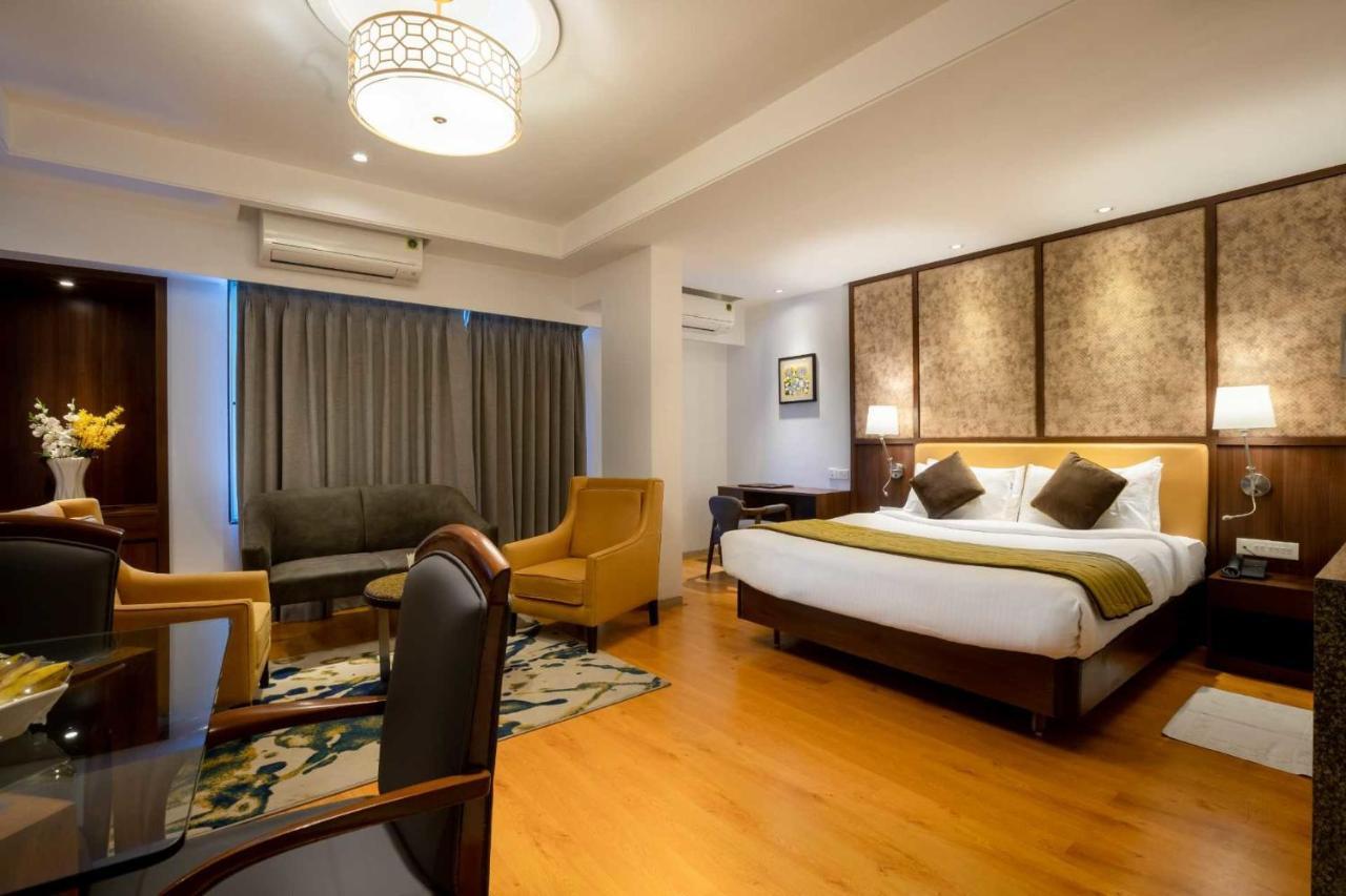 Hotel Western Court Boisar Bagian luar foto