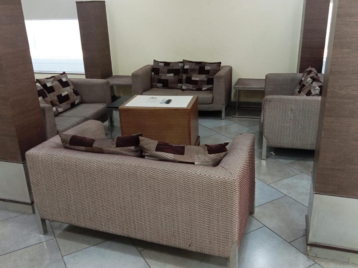 Hotel Western Court Boisar Bagian luar foto