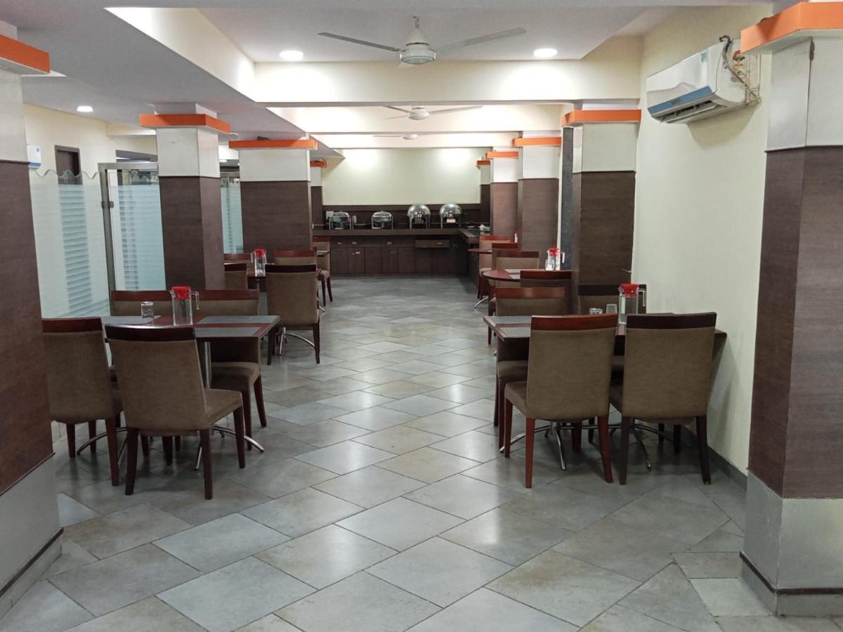 Hotel Western Court Boisar Bagian luar foto