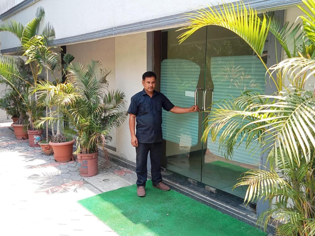 Hotel Western Court Boisar Bagian luar foto