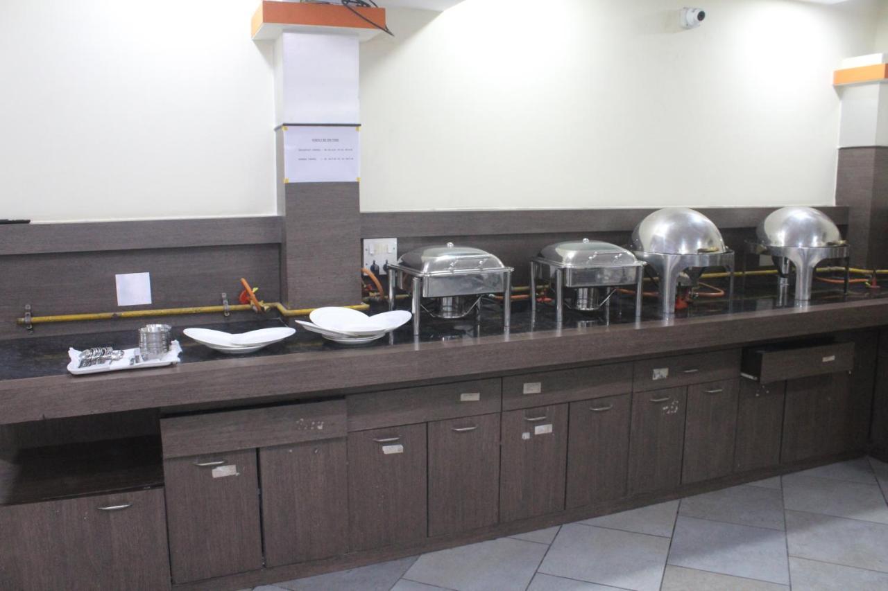 Hotel Western Court Boisar Bagian luar foto
