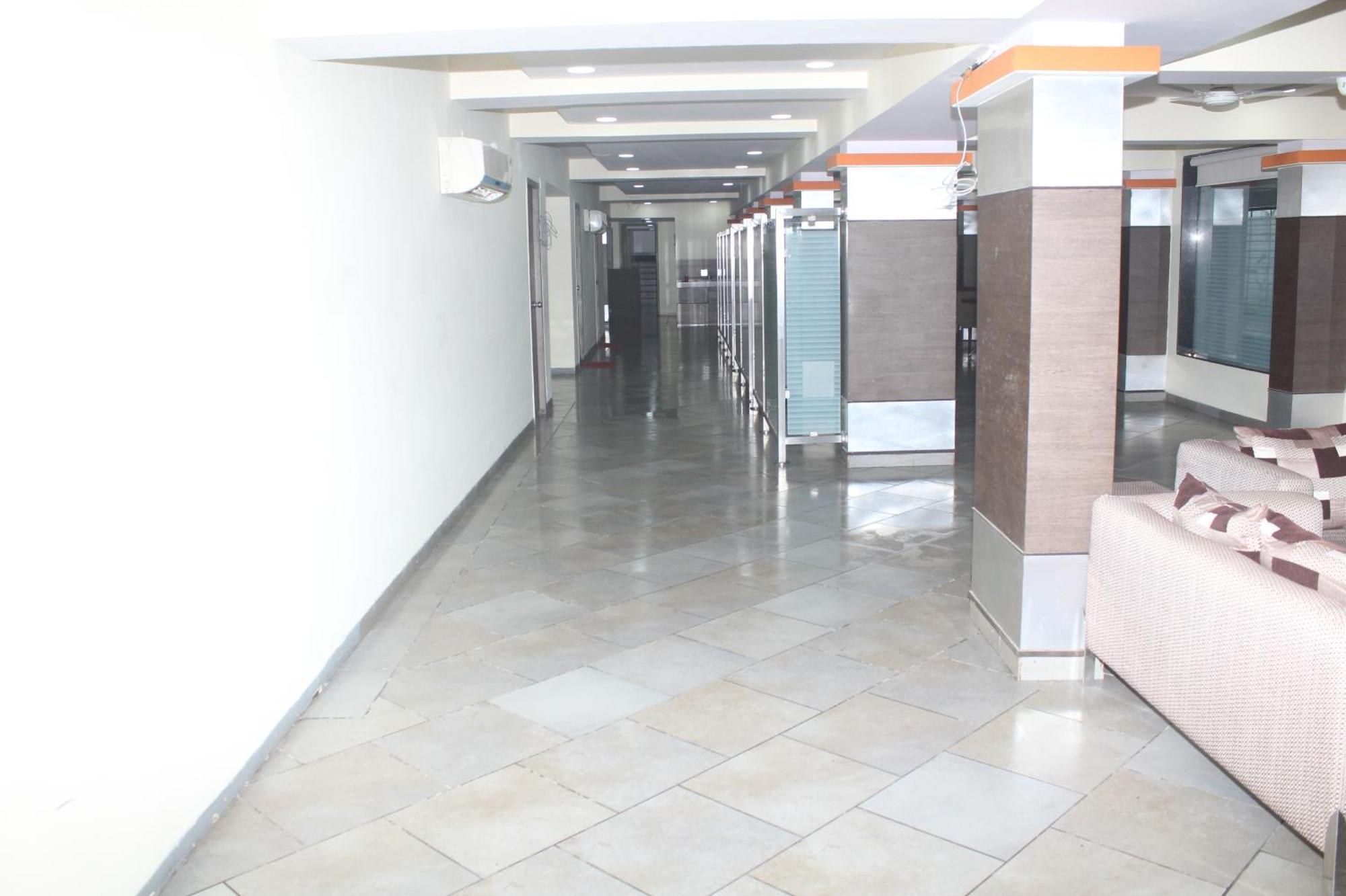 Hotel Western Court Boisar Bagian luar foto