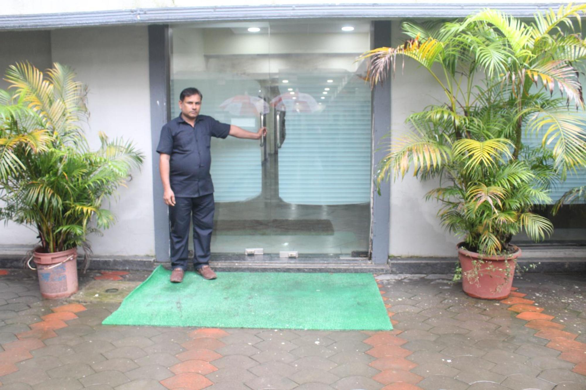 Hotel Western Court Boisar Bagian luar foto
