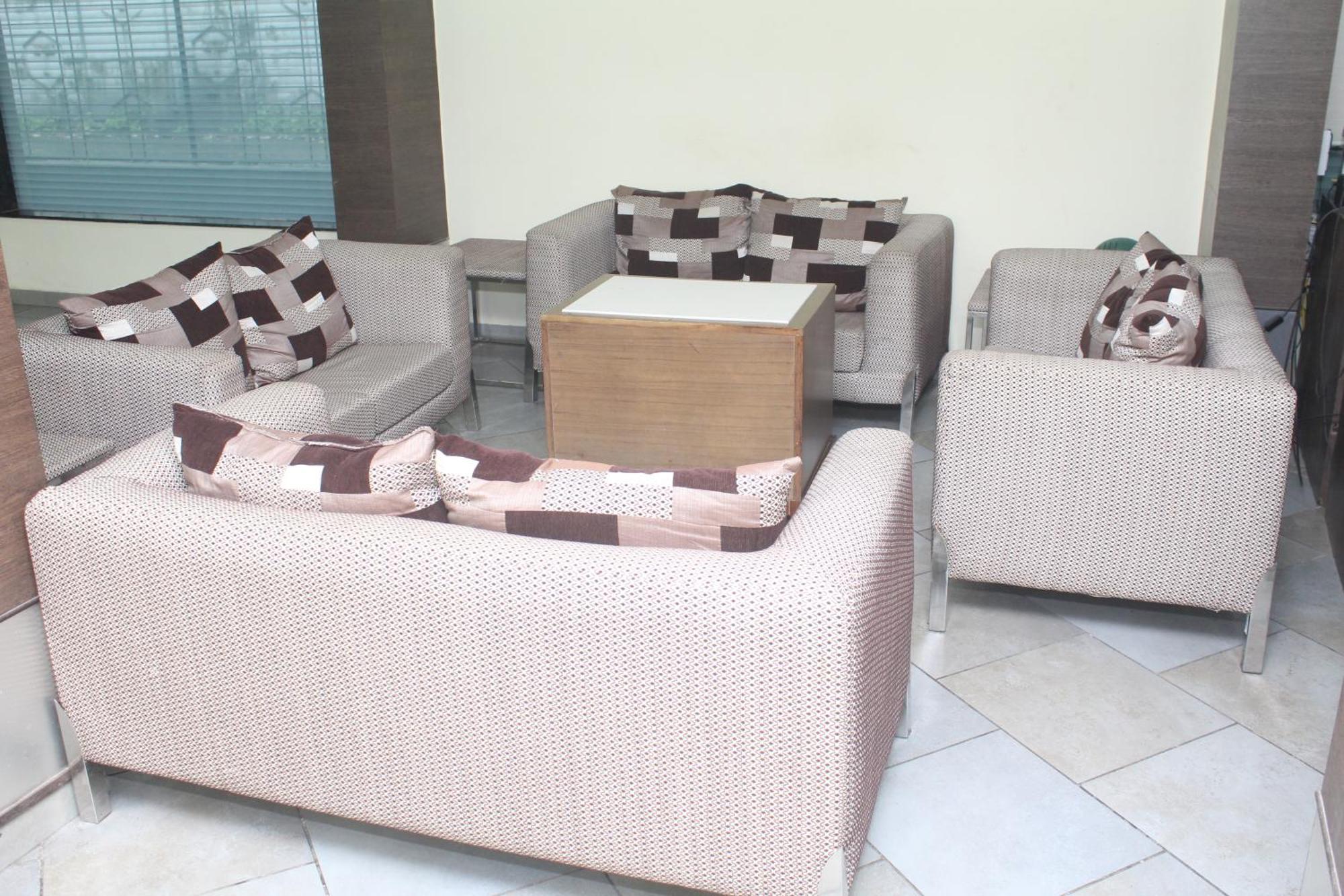 Hotel Western Court Boisar Bagian luar foto