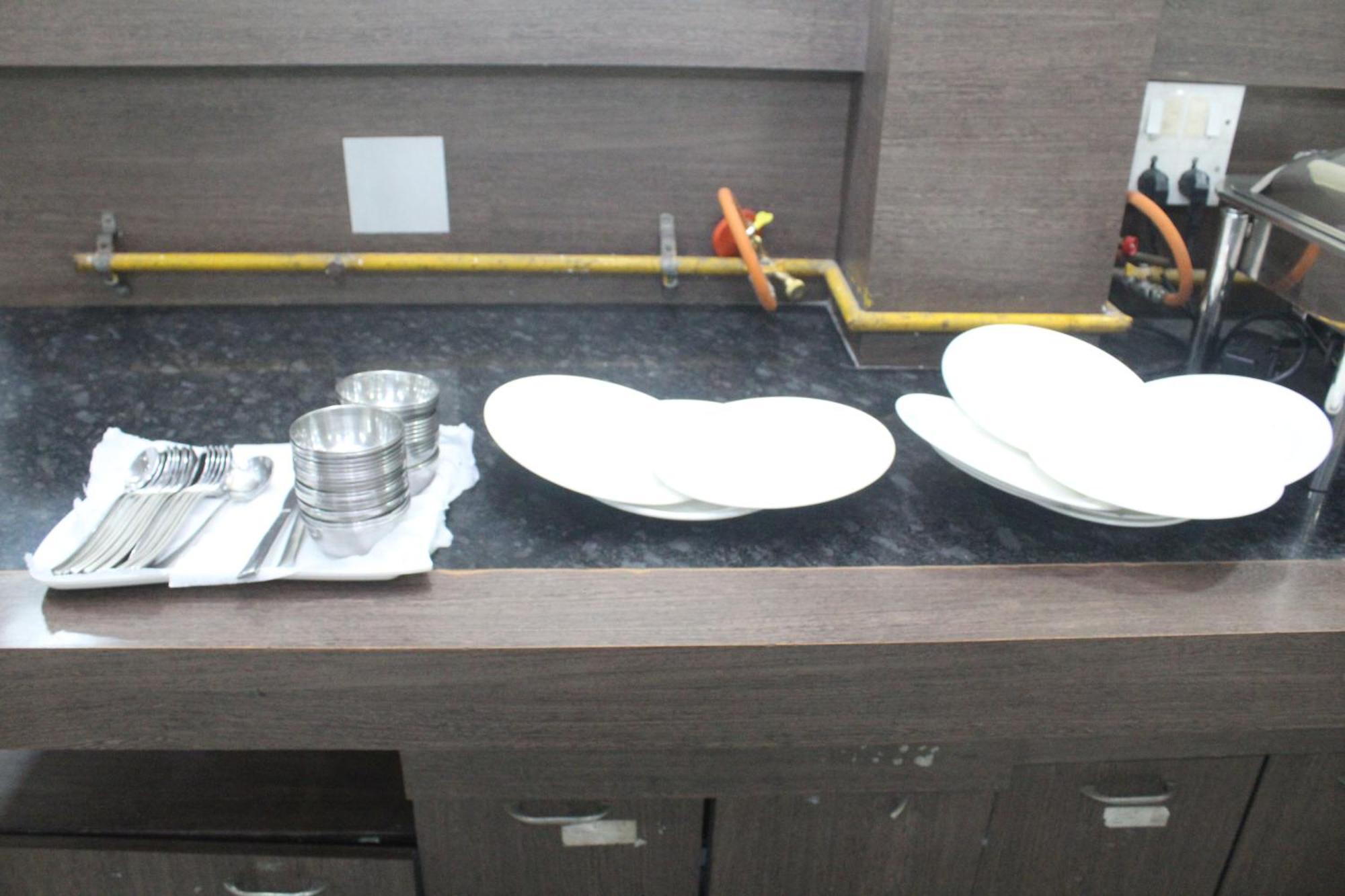 Hotel Western Court Boisar Bagian luar foto